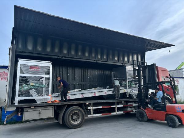 The belt conveyor and vibrating feeder are being shipped together